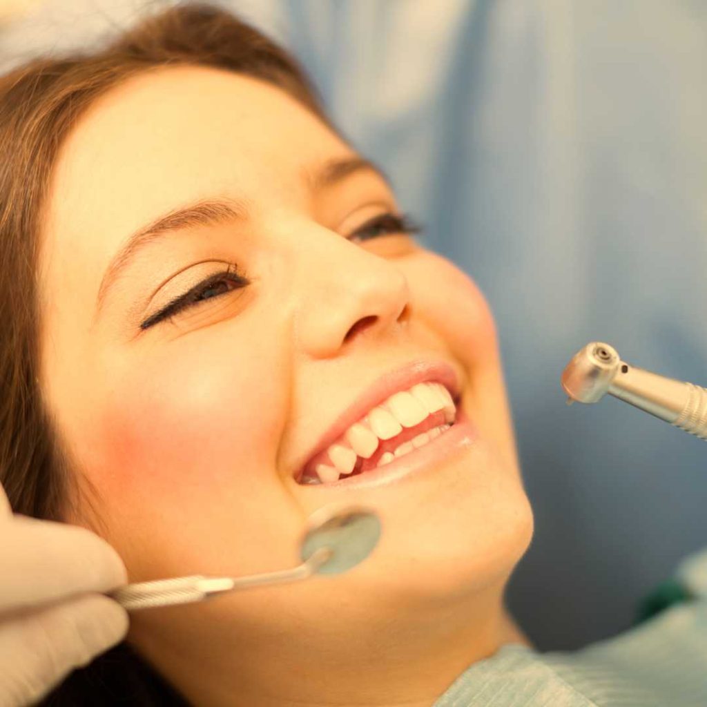 dental hygienist in Calgary downtown teeth cleanings